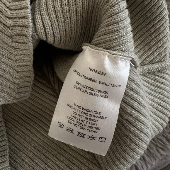 Who What Wear Olive Green Ribbed Knit Top - Picture 3 of 4